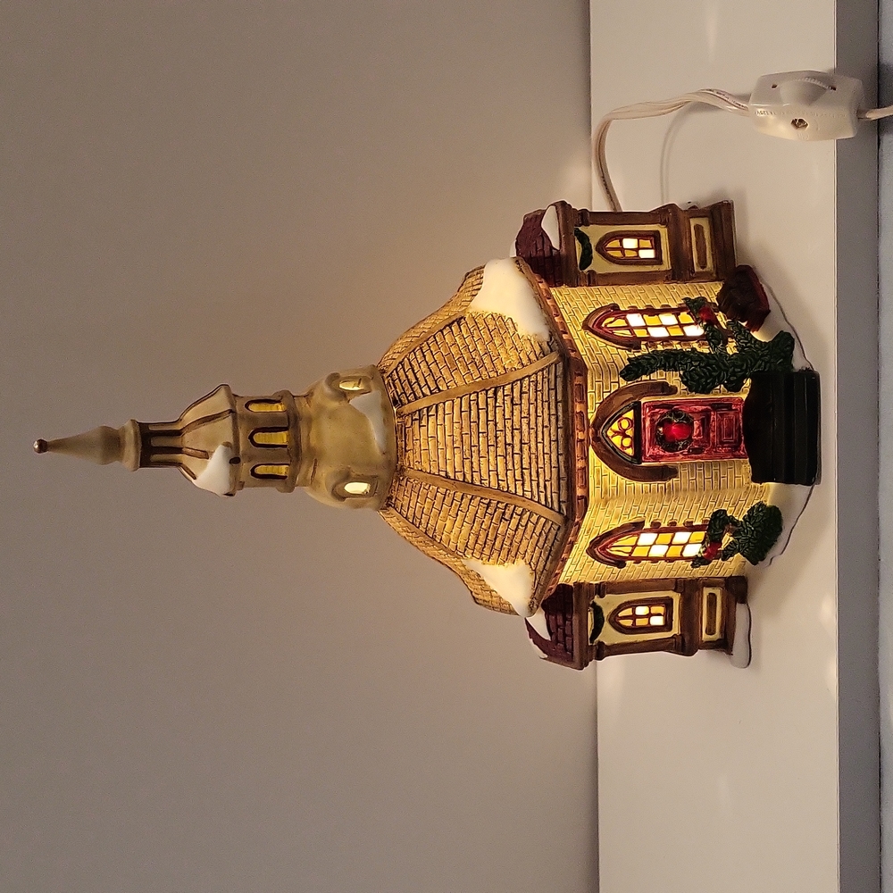 Vintage Dickens Collectibles Church - Picture 1 of 6